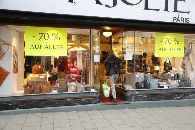 Coronas stuation in Vienna Vienna, Innere Stadt, 25 02 2021 Corona pandemic, Corona, Corona virus, CoV 2, Covid 19, Sars, virus, virus infection, pandemic, Corona crisis, viral disease, Coronavirus, SARS CoV 2 economic crisis, economy, trade, sale, clearance sale, clearance sale, shop Vienna Austria AVN101002455104