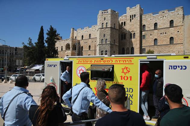 (210226) -- JERUSALEM, Feb. 26, 2021 -- People line up to receive the COVID-19 vaccine outside a mobile clinic in Jerusalem, on Feb. 26, 2021. (Photo by Xinhua) MIDEAST-JERUSALEM-COVID-19-VACCINATION MuammarxAwad 