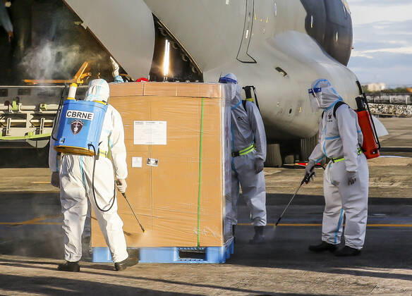 (210228) -- MANILA, Feb. 28, 2021 -- Vaccines donated by China arrives at a Philippine Air Force base in Manila, the Philippines, on Feb. 28, 2021. A batch of Sinovac vaccine CoronaVac donated by China arrived in the Philippines on Sunday, the first COVID-19 vaccine to reach the Southeast Asian country. The delivery of the vaccines allows the Philippines to start mass vaccinations soon, marking a new phase in the country s fight against the COVID-19 that infected 576,352 and killed 12,318. ) PHILIPPINES-MANILA-COVID-19-VACCINE-ARRIVAL ROUELLExUMALI 