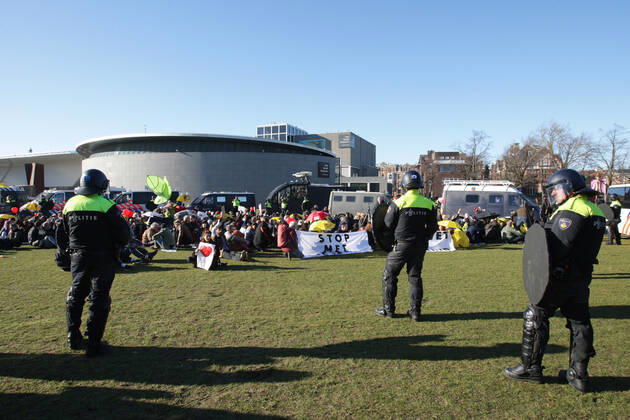 Dutch anti-riot police enclose anti-lockdown supporters during illegal demonstration against the coronavirus measures at the Museumplein on February 28, 2021 in Amsterdam,Netherlands. Amsterdam Mayor Femke Halsema classified the Museumplein as security risk area , giving police officers the right to check and search anybody in that area to prevent illegal demonstration and vandalism. Amsterdam Netherlands Copyright: xPauloxAmorimx amp20210228_007