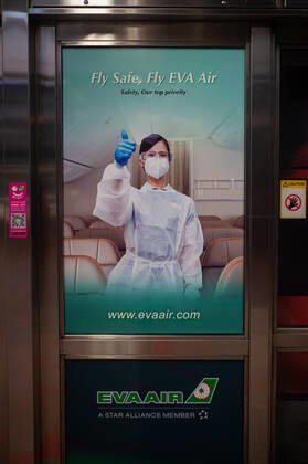28 02 2021, Singapore, Republic of Singapore, Asia A billboard on the platform of an MRT subway station advertises safe air travel with Taiwanese airline EVA AIr amid the ongoing Corona crisis Covid 19