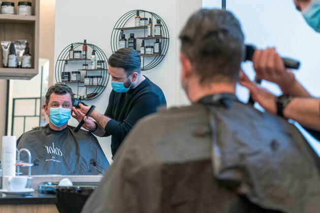 01 03 2021,Berlin,Germany,GER,with today the hairdressers nationwide are allowed to go back to their work Picture was taken in the premises of Chamun Coiffeur and Beauty Kurfürstendamm