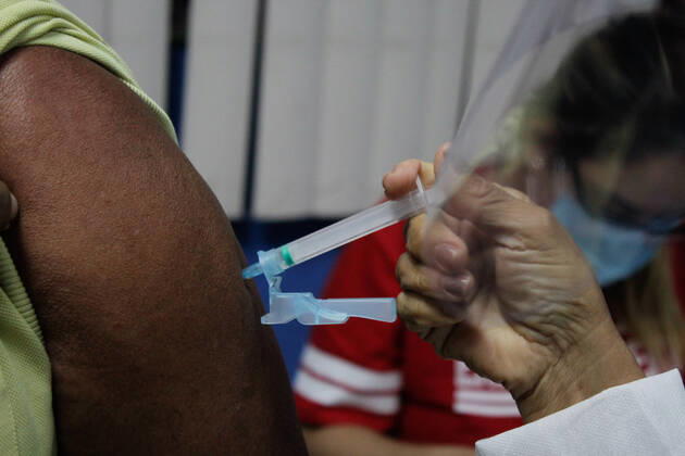 MANAUS, AM - 02.03.2021: VACINAÇÃO EM IDOSOS DE 68 ANOS EM MANAUS - Vaccination against Covid-19 in 68-year-olds, this Tuesday morning (2), at the State Center for Family Living, Father Pedro Vignola in the northern part of the city of Manaus (AM). x2038207x SandroxPereira