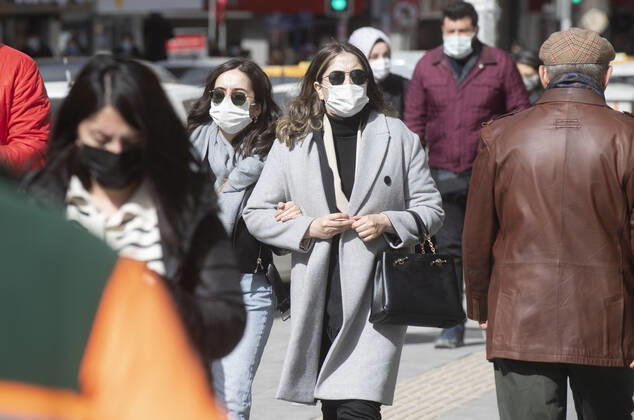 People wearing face masks walk on a street in Ankara, Turkey, on march 2, 2021. Turkey has confirmed 28,706 deaths and 2,723,316 positive cases of the coronavirus infection in the country. (Abdurrahman Antakyali Depo Photos) Copyright: AbdurrahmanxAntakyalix-xDepoxPho 17052896