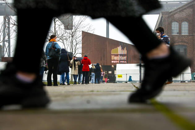 04 03 2021, News, Politics, Start of corona vaccination for group 2, Doctors, physician assistants, hospital staff, teachers, educators, chronically ill, police officers, Long queues in front of the vaccination center Phoenix West Dortmund vaccination center Phoenix West NRW Germany xRHR PHOTO DEx RHR-FOTO DE