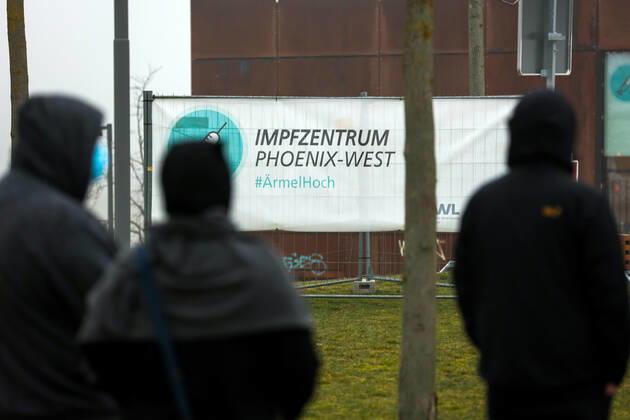 04 03 2021, News, Politics, Start of corona vaccination for group 2, doctors, doctors assistants, hospital staff, teachers, educators, chronically ill, police officers, Shortly before entering the vaccination center Phoenix West Dortmund vaccination center Phoenix West NRW Germany xRHR PHOTO DEx RHR-FOTO DE