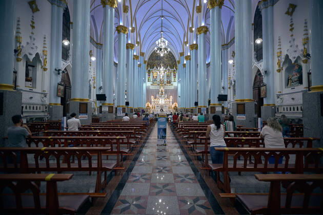 March 4, 2021, Franca, Sao Paulo, Brazil: Faithful attend Mass at the Cathedral of Our Lady of the Immaculate Conception, in Franca, Sao Paulo, Brazil on 4 March 2021. The governor of Sao Paulo, Joao Doria, announced a red flag starting at 12:00 am next Saturday, 6 March 2021, for the entire state, signaling that only essential services will be allowed to operate, framing religious celebrations as essential. The measure aims to curb the rate of contamination by coronavirus, which transmits covid-19, after the number of hospitalizations and deaths has hit consecutive records. Franca Brazil - ZUMAv129 20210304_znp_v129_001 Copyright: xIgorxDoxValex