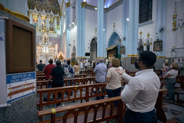 March 4, 2021, Franca, Sao Paulo, Brazil: Faithful attend Mass at the Cathedral of Our Lady of the Immaculate Conception, in Franca, Sao Paulo, Brazil on 4 March 2021. The governor of Sao Paulo, Joao Doria, announced a red flag starting at 12:00 am next Saturday, 6 March 2021, for the entire state, signaling that only essential services will be allowed to operate, framing religious celebrations as essential. The measure aims to curb the rate of contamination by coronavirus, which transmits covid-19, after the number of hospitalizations and deaths has hit consecutive records. Franca Brazil - ZUMAv129 20210304_znp_v129_003 Copyright: xIgorxDoxValex