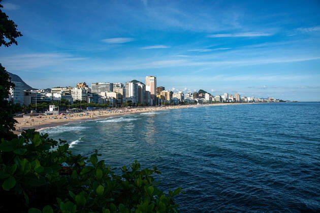 Rio amid COVID-19 RIO DE JANEIRO, RIO DE JANEIRO, BRAZIL, MAR 04: NEW RESTRICTIONS IN TOWN - The city hall has enacted new restrictions to contain the increase in cases of COVID-19 in town. Beach food and drink vendors and stalls are prohibited. View of seaside buildings at Leblon and Ipamena Beach on March 04, 2021. ( Photo by Chico Ferreira Penta Press ) Rio de Janeiro Brazil 6258_233493 Copyright: xChicoxFerreira PentaxPressx