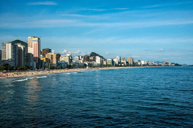 Rio amid COVID-19 RIO DE JANEIRO, RIO DE JANEIRO, BRAZIL, MAR 04: NEW RESTRICTIONS IN TOWN - The city hall has enacted new restrictions to contain the increase in cases of COVID-19 in town. Beach food and drink vendors and stalls are prohibited. View of seaside buildings at Leblon and Ipamena Beach on March 04, 2021. ( Photo by Chico Ferreira Penta Press ) Rio de Janeiro Brazil 6258_233495 Copyright: xChicoxFerreira PentaxPressx
