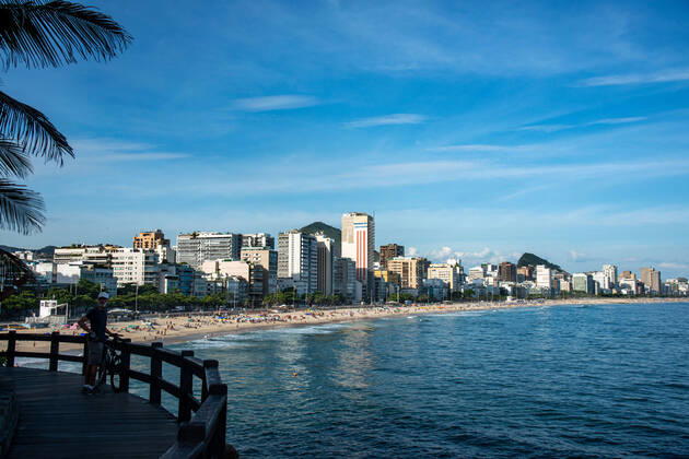Rio amid COVID-19 RIO DE JANEIRO, RIO DE JANEIRO, BRAZIL, MAR 04: NEW RESTRICTIONS IN TOWN - The city hall has enacted new restrictions to contain the increase in cases of COVID-19 in town. Beach food and drink vendors and stalls are prohibited. View of seaside buildings at Leblon and Ipamena Beach on March 04, 2021. ( Photo by Chico Ferreira Penta Press ) Rio de Janeiro Brazil 6258_233496 Copyright: xChicoxFerreira PentaxPressx