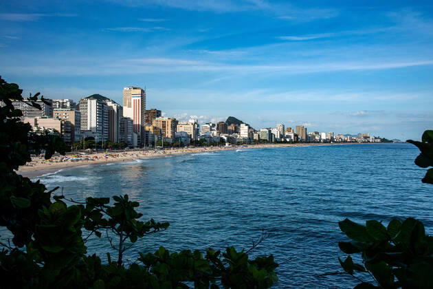 Rio amid COVID-19 RIO DE JANEIRO, RIO DE JANEIRO, BRAZIL, MAR 04: NEW RESTRICTIONS IN TOWN - The city hall has enacted new restrictions to contain the increase in cases of COVID-19 in town. Beach food and drink vendors and stalls are prohibited. View of seaside buildings at Leblon and Ipamena Beach on March 04, 2021. ( Photo by Chico Ferreira Penta Press ) Rio de Janeiro Brazil 6258_233499 Copyright: xChicoxFerreira PentaxPressx