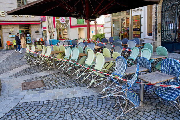 (210306) -- VIENNA, March 6, 2021 -- Photo taken on March 6, 2021 shows sealed-off tables and chairs outside a restaurant in Vienna, Austria. For the year 2020, Austria s GDP recorded the most striking decline since 1945 with a minus of 6.6%. (Photo by Xinhua) AUSTRIA-VIENNA-COVID-19-GDP-DECLINE GeorgesxSchneider 