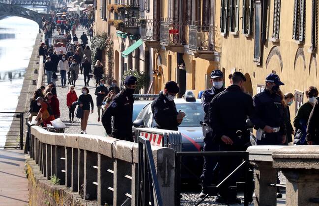 photo ipp clemente marmorino milan 07 03 2021 emergency coronavirus covid 19 lombardy in orange zone reinforced in the photo police and carabinieri controls in the area navigli dock navigli movida less  0