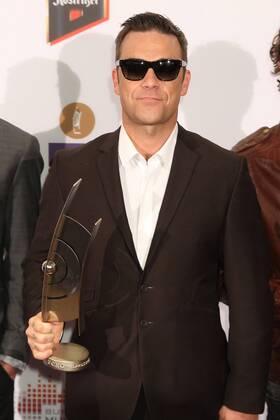 Award winner Take That with Robbie Williams at the Echo 2011 the German Music Award at the award wall in the Messe Berlin am Funkturm It is the 20 Echo 20 years Echo Copyright: xEventpress Herrmannx