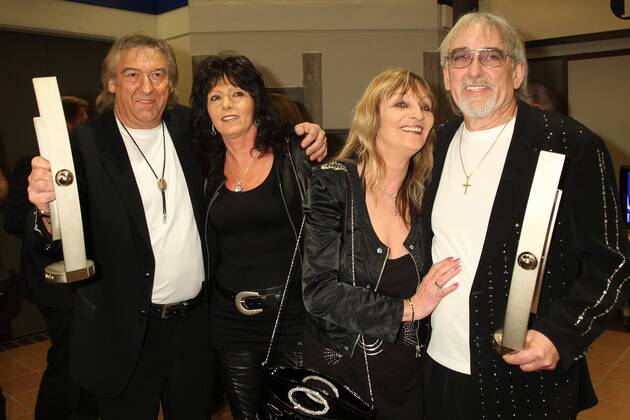 Award winners Amigos with women at the Echo 2011 the German Music Award at the award winners wall in the Messe Berlin am Funkturm It is the 20 Echo 20 years Echo Copyright: xEventpress Herrmannx