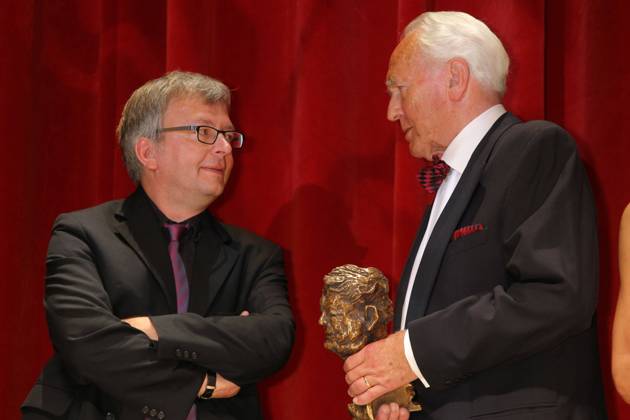 Honorary prize winner Wolf Schneider and prize winner humor Hans Zippert at the party at the Henri Nannen Award 2011 at the Deutsches Schauspielhaus in Hamburg a prize of Stern and Gruner Jahr AG und Co KG Copyright: xEventpressxHerrmannx