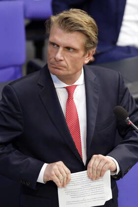 Thomas Bareiß at the 208 session of the German Bundestag in the Reichstag building The CDU politician admitted to having lobbied for a preferential supply of breathing apparatus to Azerbaijan Berlin, 10 02 2021 Foto:xC.xHardtx xFuturexImage