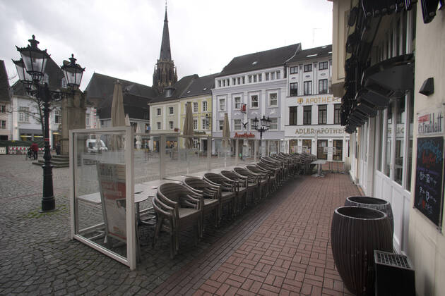 The Moers city center in Corona times View of the Moers pedestrian zone in Corona times The Cafe Extrablatt at the Altmarkt remains closed Moers Germany North Rhine Westphalia