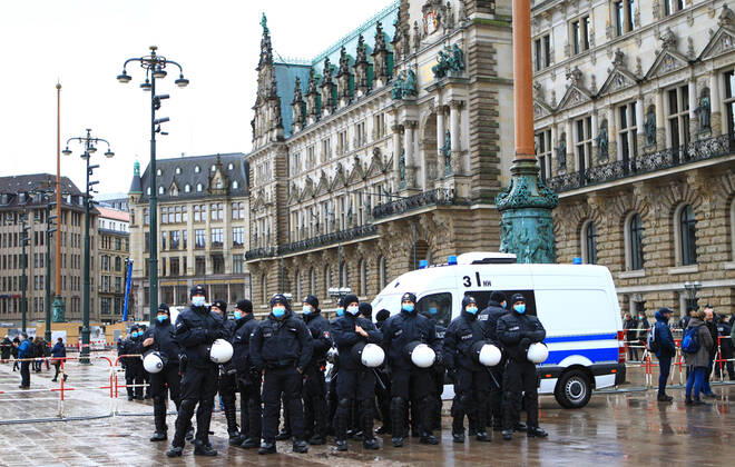 Police forces stand in front of Hamburg City Hall Police forces are preparing for a demonstration by critics of the federal governments Corona policy, which will take place on the Rathausplatz inner city Hamburg