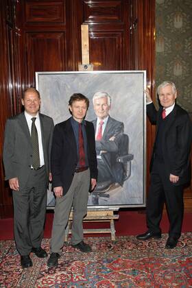 Johannes Duwe the artist, Hennig Voscherau, Olaf Scholz, Mayor Scholz receives portrait from Mayor Voscherau, City Hall Hamburg, 05 01 2012 Copyright: xeventpress mpx