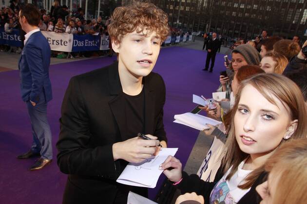 Tim Bendzko at the Echo 2012 the German Music Award on the Red Carpet before the award ceremony signing autographs at the Messe Berlin Copyright: xEventpressxStaufenbergx