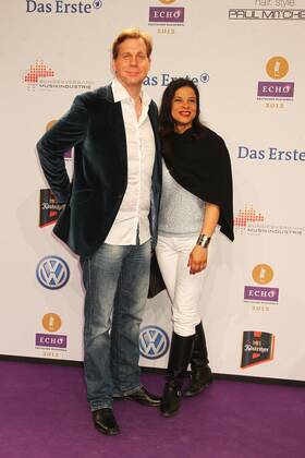 thomas heinze and jackie brown at the Echo 2012 the german music award on the red carpet before the award ceremony at the Messe Berlin Copyright: xEventpressxHerrmannx