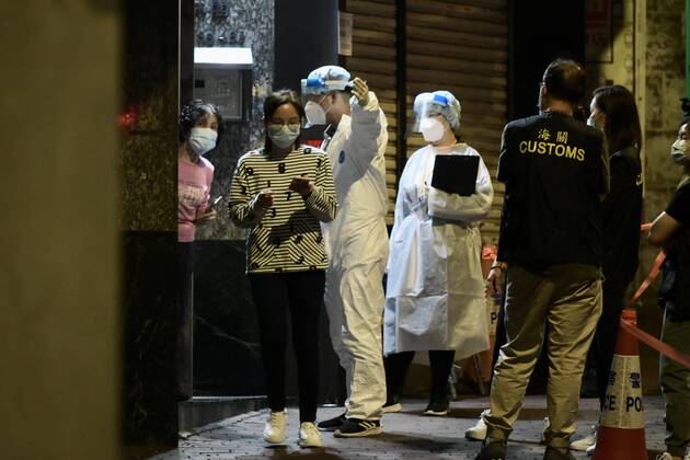 March 15, 2021, Hongkong, Hongkong, China: Another 4 buildings are blocked and all citizens have to take the COVID-19 nucleic acid testing in Hongkong,China on 15th March, 2021. Hongkong China - ZUMAt151 20210315_zia_t151_015 Copyright: xTpgx