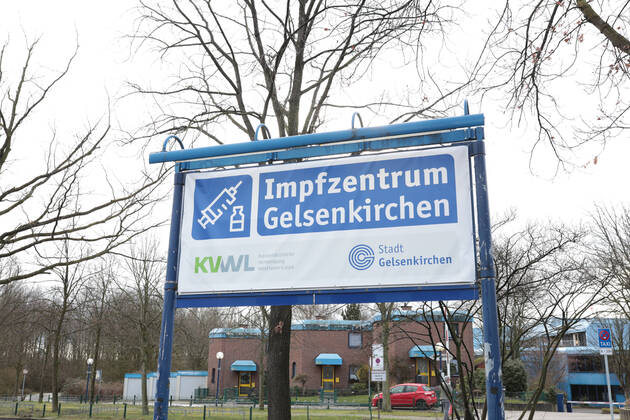 16 03 2021, News, Politics, Photographs taken at the vaccination centre in Gelsenkirchen the day after it was announced that AstraZenecas vaccine would no longer be given Gelsenkirchen Emscher Lippe Halle Impfzentrum Gelsenkirchen NRW Germany xRHR PHOTO 219x RHR-FOTO 219