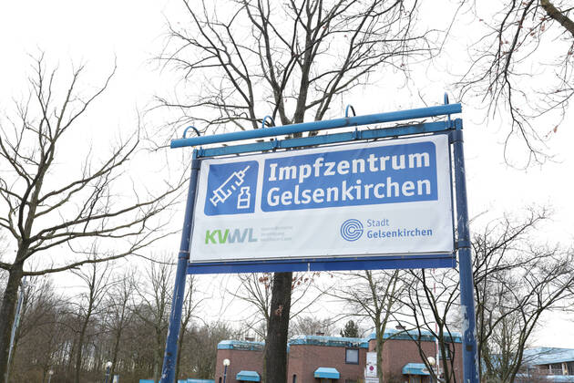 16 03 2021, News, Politics, Photographs taken at the vaccination centre in Gelsenkirchen the day after it was announced that AstraZenecas vaccine would no longer be given Gelsenkirchen Emscher Lippe Halle Impfzentrum Gelsenkirchen NRW Germany xRHR PHOTO 219x RHR-FOTO 219