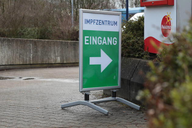 16 03 2021, News, Politics, Photographs taken at the vaccination centre in Gelsenkirchen the day after it was announced that AstraZenecas vaccine would no longer be given Gelsenkirchen Emscher Lippe Halle Impfzentrum Gelsenkirchen NRW Germany xRHR PHOTO 219x RHR-FOTO 219