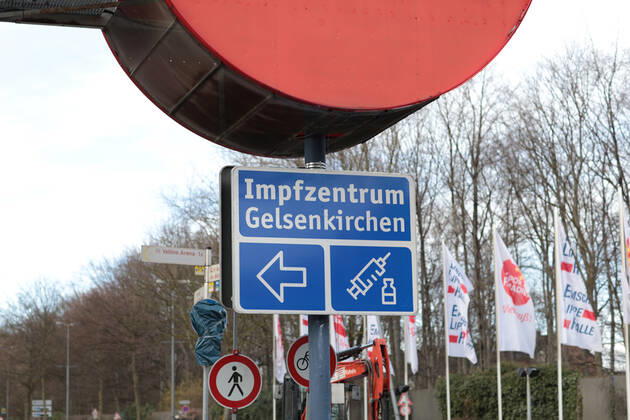 16 03 2021, News, Politics, Photographs taken at the vaccination centre in Gelsenkirchen the day after it was announced that AstraZenecas vaccine would no longer be given Gelsenkirchen Emscher Lippe Halle Impfzentrum Gelsenkirchen NRW Germany xRHR PHOTO 219x RHR-FOTO 219