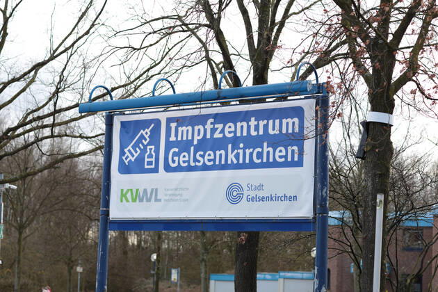 16 03 2021, News, Politics, Photographs taken at the vaccination centre in Gelsenkirchen the day after it was announced that AstraZenecas vaccine would no longer be given Gelsenkirchen Emscher Lippe Halle Impfzentrum Gelsenkirchen NRW Germany xRHR PHOTO 219x RHR-FOTO 219