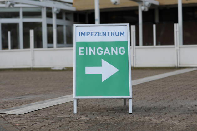 16 03 2021, News, Politics, Photographs taken at the vaccination centre in Gelsenkirchen the day after it was announced that AstraZenecas vaccine would no longer be given Gelsenkirchen Emscher Lippe Halle Impfzentrum Gelsenkirchen NRW Germany xRHR PHOTO 219x RHR-FOTO 219