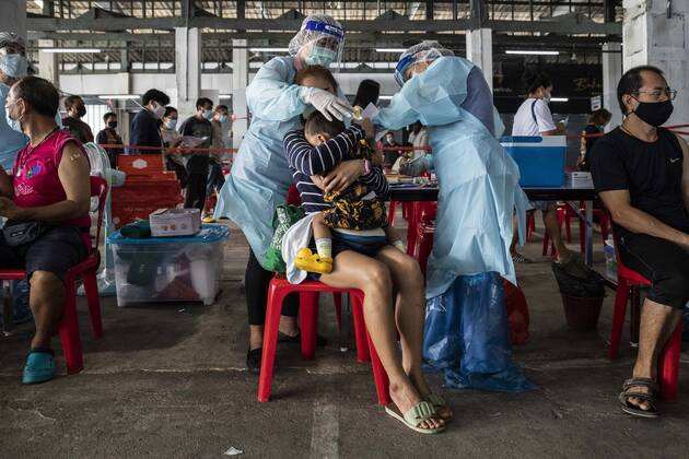 March 19, 2021, Thailand: A health worker administers a dose of CoronaVac, a Covid-19 coronavirus vaccine developed by ChinaÃ¢â‚¬â ¢s Sinovac Biotech ltd, in Bangkok, Thailand, on Friday March 19, 2021. Health workers have been vaccinating 600 residents per day, after a cluster of Covid-19 coronavirus cases were discovered at the Bang Khae market in Bangkok on Wednesday, March 17. Thailand - ZUMAm249 20210319_zip_m249_008 Copyright: xAndrexMalerbax