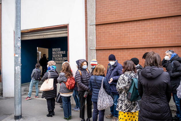 Milan - Astrazeneca vaccine against covid-19. Vaccines to teachers and school staff at the Museum of Science and Technology. Line of people waiting Editorial Usage Only Copyright: xMarcoxPassarox xIPAx