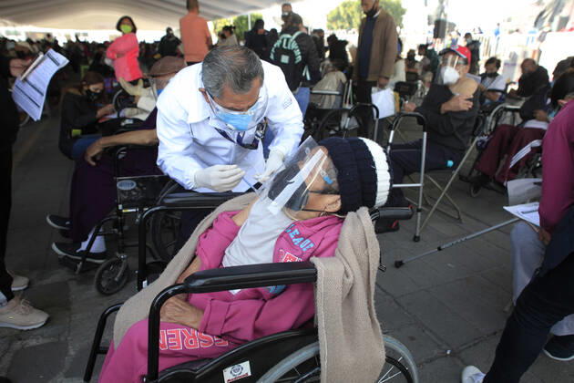 Begins Apply Of Dose Of Sputnik V In Mexico NEZAHUALCOYOTL, MEXICO - MARCH 19: A elderly receives a Sputnik V dose, during the mass vaccination of the national vaccination program for adults over 60 years old against Covid-19 disease, inside Nezahualcoyotl Sports Unit located at municipality of Nezahualcoyotl, state of Mexico. On March 19, 2021 in Nezahualcoyotl City, Mexico. Copyright: xAngelxMoralesxRizox EYEPIXGROUP_AM_19032021_5030
