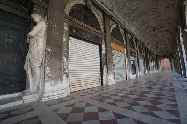 VENICE, LOCKDOWN SECOND SEASON Lockdown second season in Venice, fashion shop and art gallery out of service due to covid emergency, in st. Markus Square. Venezia Italy