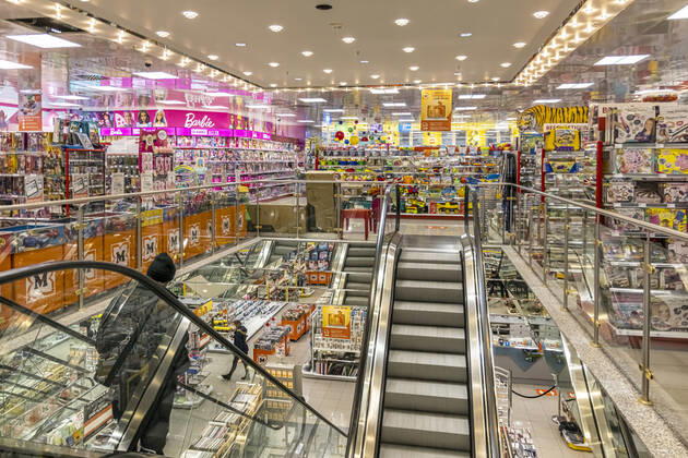 Event Shopping in the drugstore Müller Stuttgart Is this still a drugstore or already a toy store The sales areas for toys are just as large as the area for drugstore articles As a supplier of articles for daily needs, the toy floor may also open despite Corona Lockdown 22 03 2021 DEU, Germany, Baden Württemberg, Stuttgart