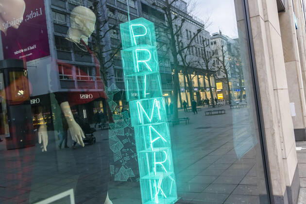 Lockdown goes into overtime Was s that already with the cautious store opening Primark 22 03 2021 DEU, Germany, Baden Württemberg, Stuttgart