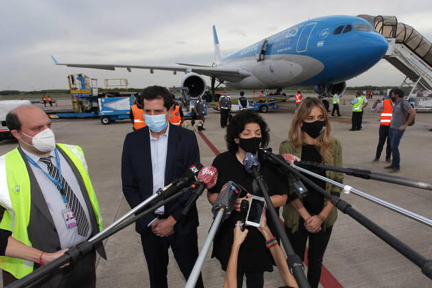 March 22, 2021, Buenos Aires, Buenos Aires, Argentina: An Aerolineas Argentinas flight arrived in the country a new one bringing a new batch of 500,000 doses of the Sputnik V vaccine against the coronavirus..It was received by carla vizzotti Minister of Health Buenos Aires Argentina - ZUMAs258 20210322_zip_s258_007 Copyright: xCarolxSmiljanx