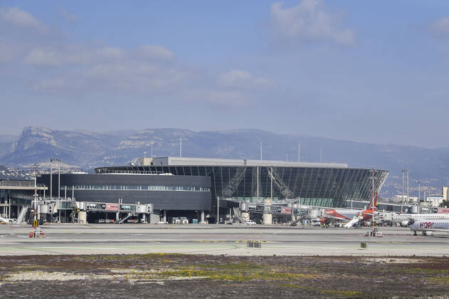 Coronavirus in Frankreich, Eindrücke vom Flughafen in Nizza Terminal 2 - Aeroport Nice Cote d Azur durant le 3eme Confinement. NEWS : Aeroport Nice Cote d Azur - 3eme Confinement - 25 03 2021 LionelUrman Panoramic 