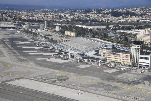 Coronavirus in Frankreich, Eindrücke vom Flughafen in Nizza Terminal 1 ferme - Aeroport Nice Cote d Azur durant le 3eme Confinement. NEWS : Aeroport Nice Cote d Azur - 3eme Confinement - 25 03 2021 LionelUrman Panoramic 