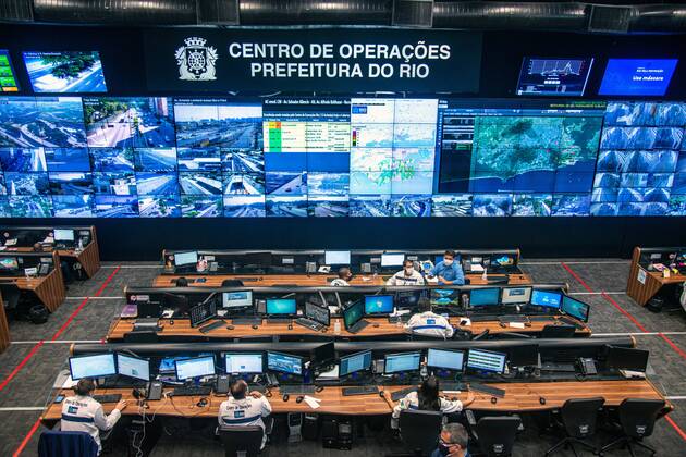 Emergency Pause in Rio RIO DE JANEIRO, BRAZIL, MAR 26: EMERGENCY PAUSE IN RIO - The City Control Operation Center on the first day the mayor declared a 10-day emergency pause in activities in an attempt to reduce COVID-19 cases in the city on March 26, 2021. ( Photo by Chico Ferreira Penta Press ) Rio de Janeiro Brazil 6427_235948 Copyright: xChicoxFerreira PentaxPressx