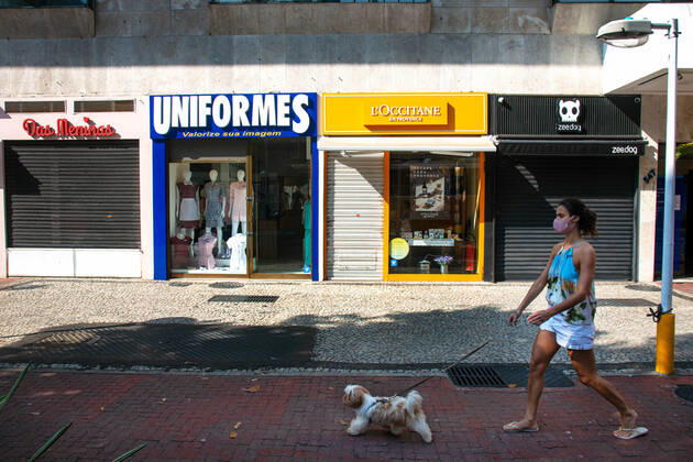 Emergency Pause in Rio RIO DE JANEIRO, BRAZIL, MAR 26: EMERGENCY PAUSE IN RIO - closed store in the high-end neighborhood of Ipanema since the mayor declared a 10-day emergency pause in activities in an attempt to reduce COVID-19 cases in the city on March 26, 2021. ( Photo by Chico Ferreira Penta Press ) Rio de Janeiro Brazil 6427_235958 Copyright: xChicoxFerreira PentaxPressx