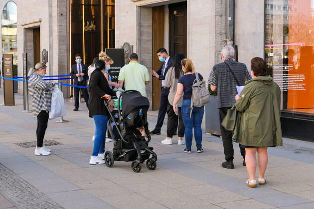 31 03 2021,Berlin,Germany,GER,the KaDeWe on Tauentzienstraße As of today, a negative Corona test result and photo ID will be required from customers