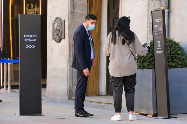 31 03 2021,Berlin,Germany,GER,the KaDeWe on Tauentzienstraße As of today, a negative Corona test result and photo ID will be required from customers