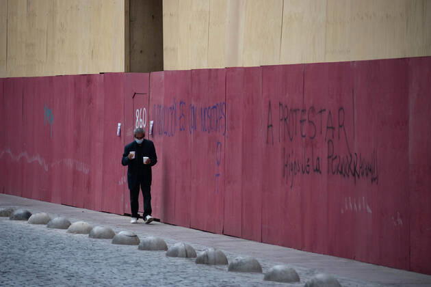 April 4, 2021, Santiago, Metropolitana, Chile: A man with a mask walks down an empty street in the center of Santiago, in the midst of the total quarantine decreed last week for the Metropolitan Region, due to the second wave of coronavirus that is collapsing the health system. Santiago Chile - ZUMAb332 20210404_zip_b332_002 Copyright: xMatiasxBasualdox