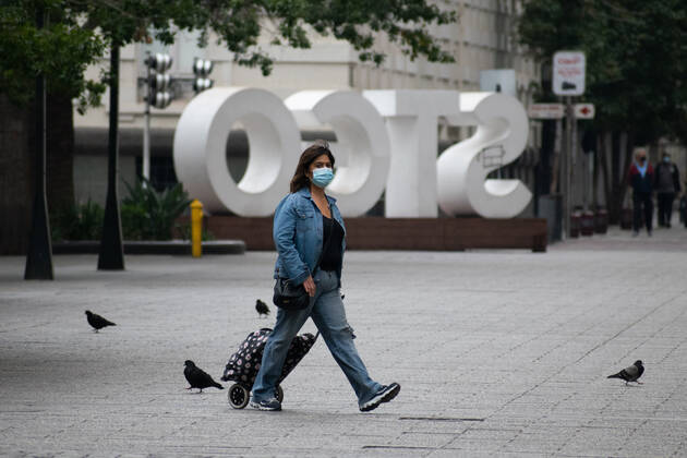 April 4, 2021, Santiago, Metropolitana, Chile: A woman with a mask walks through the Plaza de Armas in Santiago, in the midst of the total quarantine decreed last week for the Metropolitan Region, due to the second wave of coronavirus that is collapsing the health system. Santiago Chile - ZUMAb332 20210404_zip_b332_006 Copyright: xMatiasxBasualdox