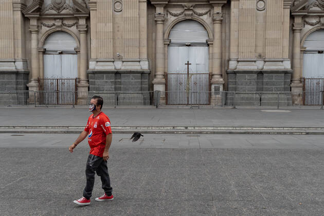 April 4, 2021, Santiago, Metropolitana, Chile: A man with a mask walks in front of the closed cathedral of Santiago, on Easter Sunday, in the middle of the total quarantine decreed last week for the Metropolitan Region. Santiago Chile - ZUMAb332 20210404_zip_b332_027 Copyright: xMatiasxBasualdox